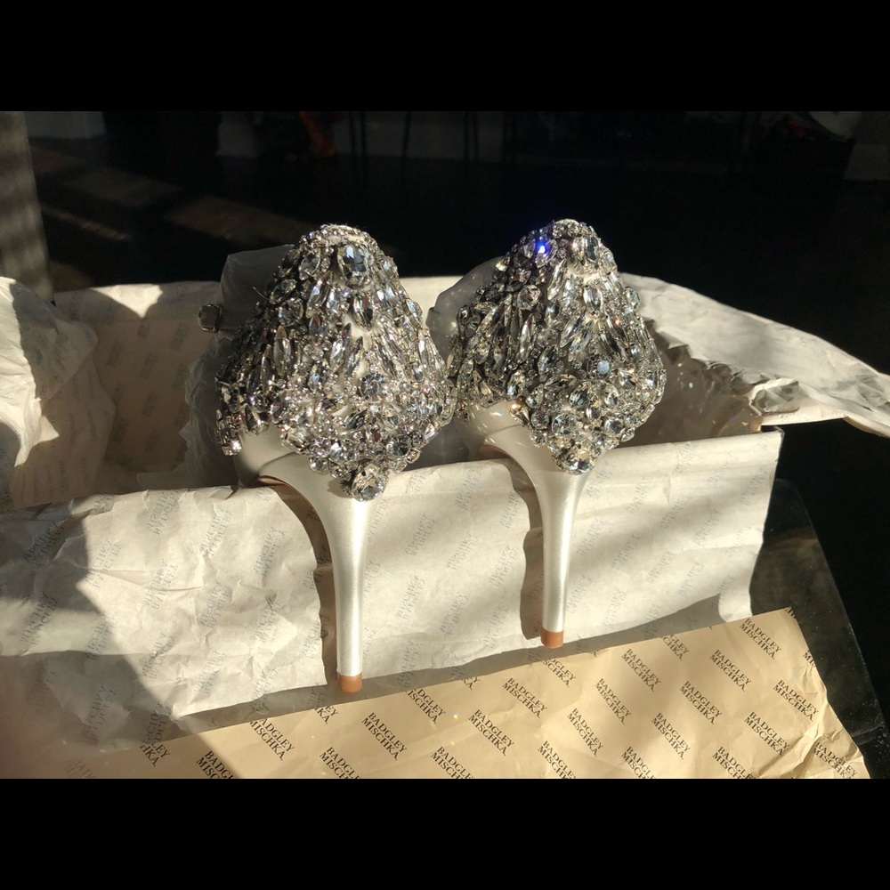 Badgley Mischka Satin Heels - Picture 7 of 10